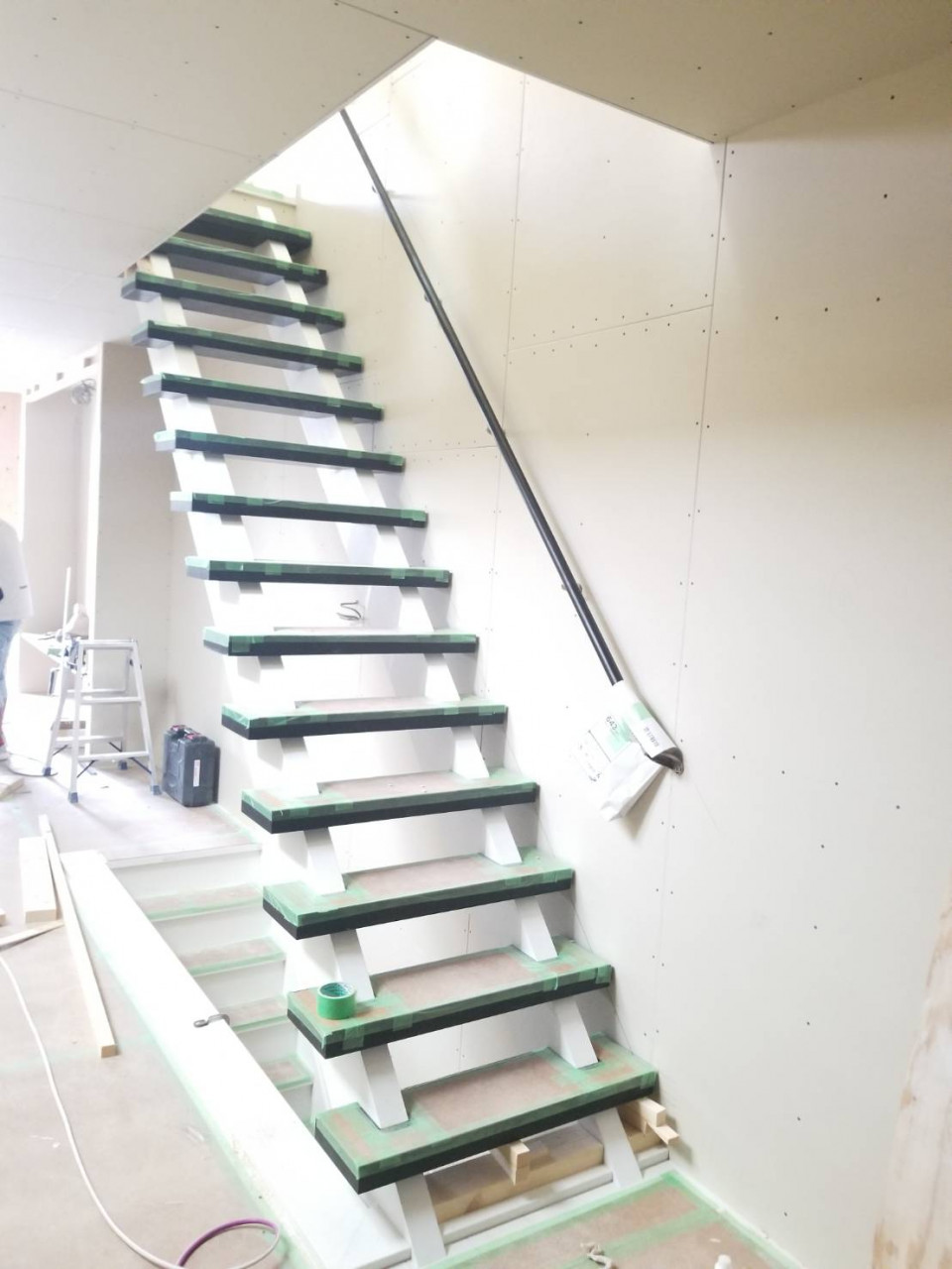 大阪市の平野区の現場にてストリップ階段を施工致しました☆